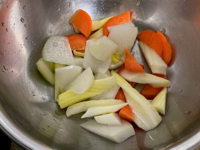 冷蔵庫にある野菜で作る 中華ピクルス 下味をつける