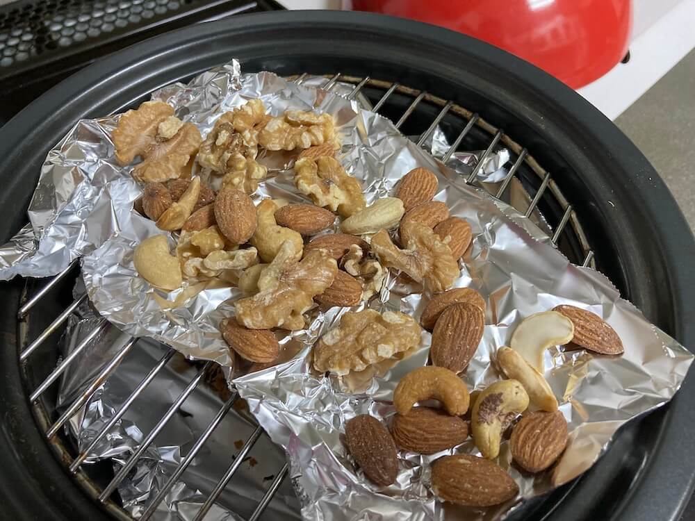 燻製前のナッツ