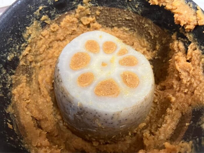 からし味噌を詰める
