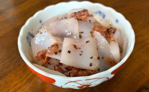 こんにゃくの梅和え